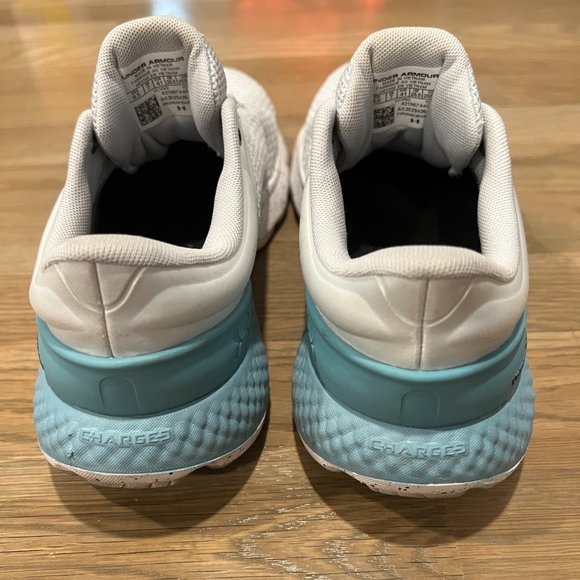 Under Armour Escape Shoes in Size 9.5 - Picture 5 of 8